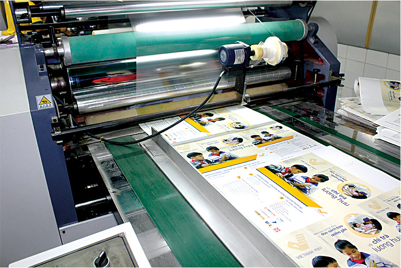 The importance of gloss and matte lamination in label production.
